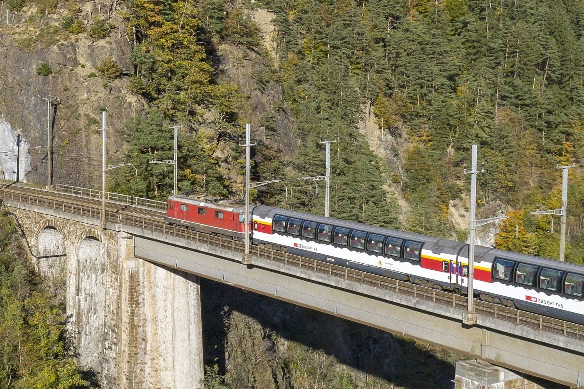 Suisse - Train panoramique - Gotthard Panorama Express