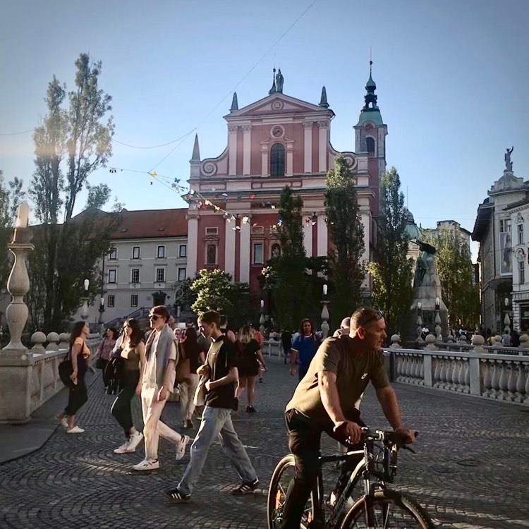 Slovénie - Ljubljana - Eglise de l'Annonciation et Tromostoje