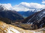 Train Bernina Express - Vue depuis gare de montagne suisse alp grüm